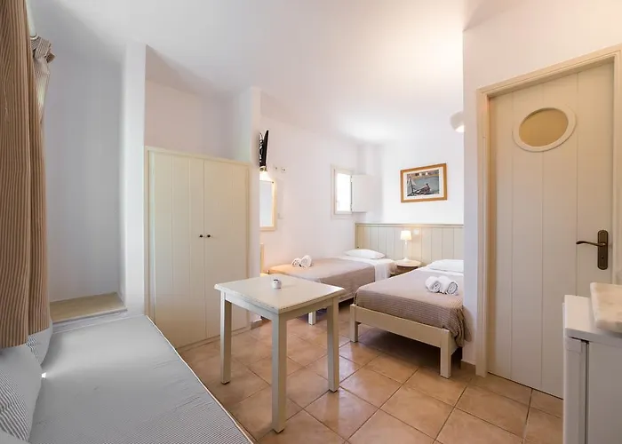 Rocco's 3* Antiparos Town